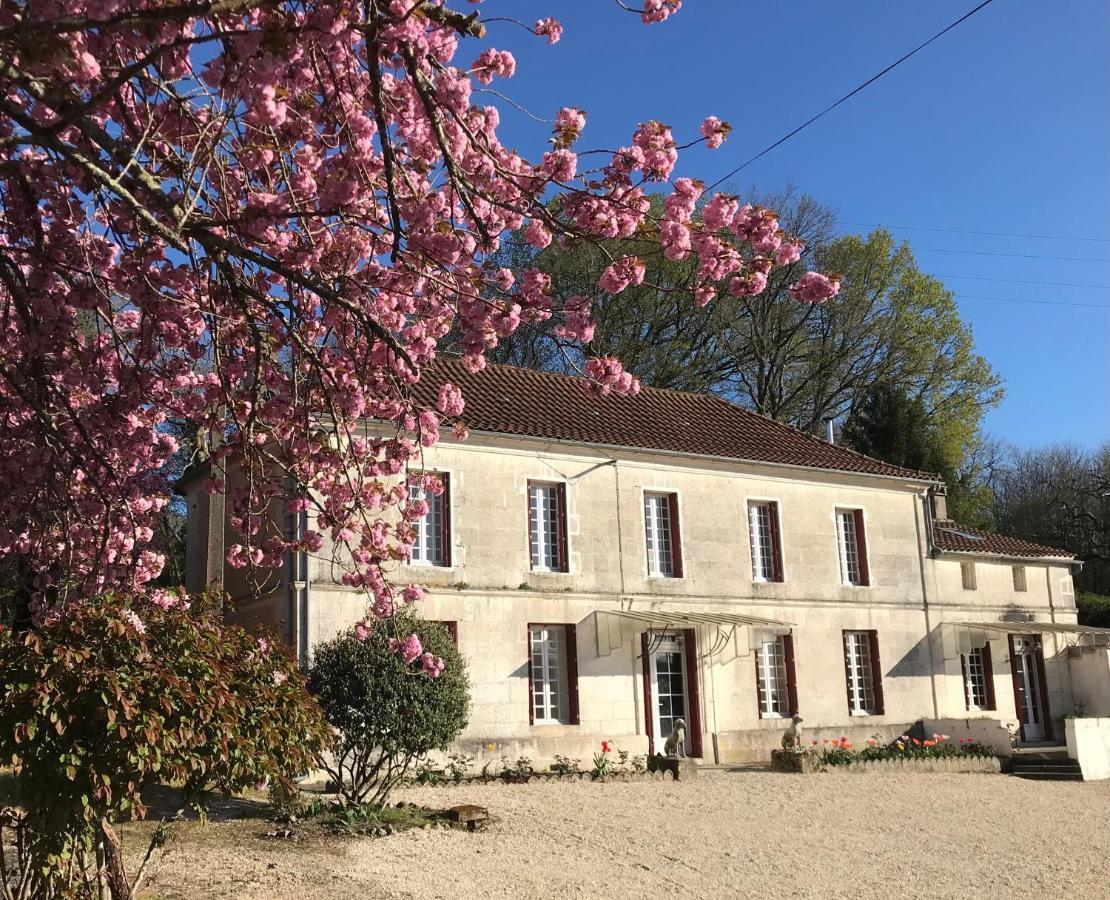 Les Ombrieres Bed & Breakfast Porcheresse Bagian luar foto
