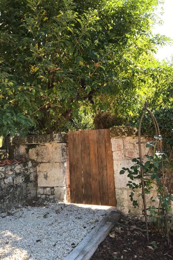 Les Ombrieres Bed & Breakfast Porcheresse Bagian luar foto
