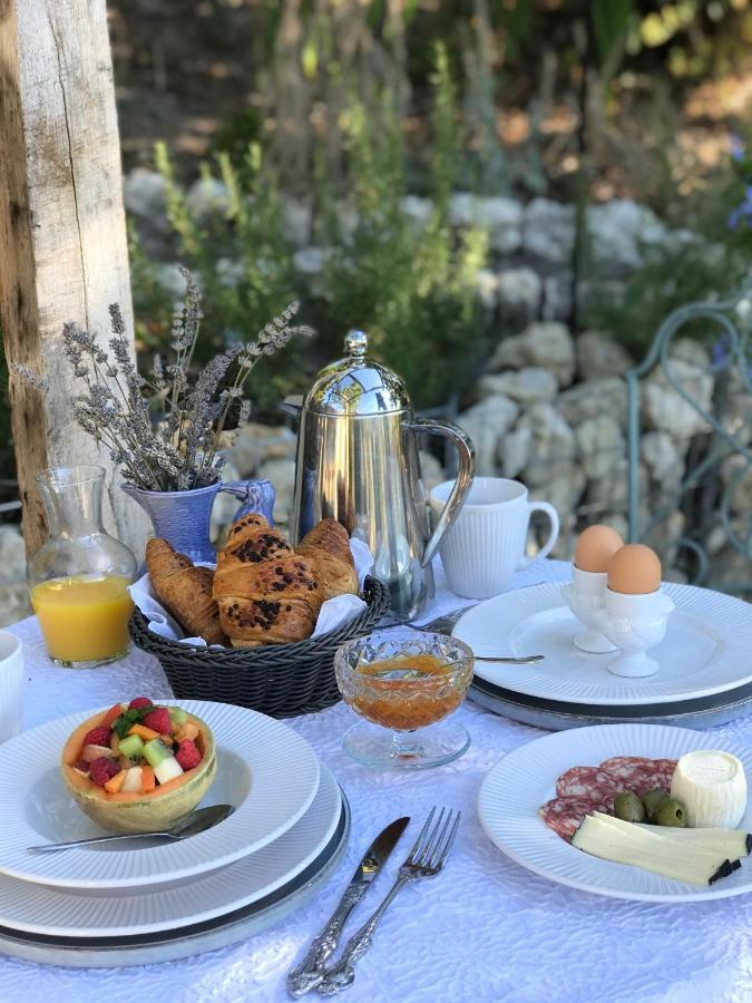 Les Ombrieres Bed & Breakfast Porcheresse Bagian luar foto